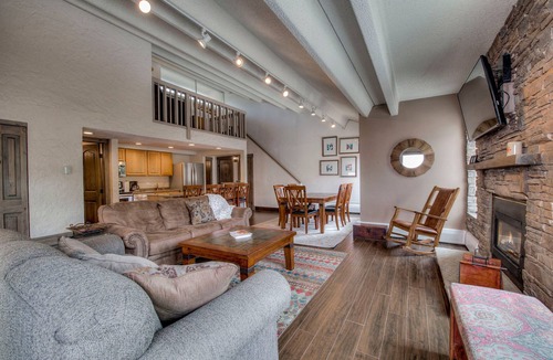 Warrior's Mark Condo | Updated condo next to lift and town.