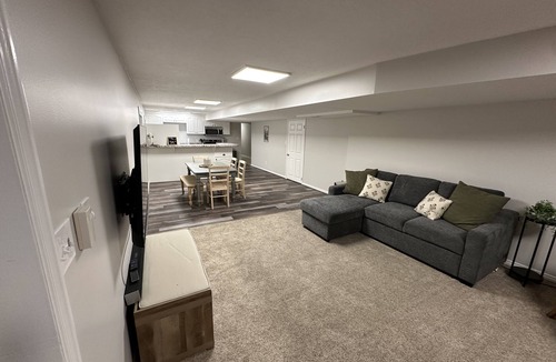Sandy House | Updated, cozy private basement suite - 25 min to skiing