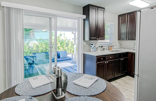 Juno Ridge House | Updated double-duplex with 2 kitchens, 2 lanais, grills, AC, & W/D - near beach