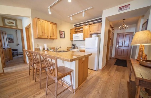 Keystone Condo | Updated River Run Village 2BR Black Bear condo 50yds to gondola - w/swim area!
