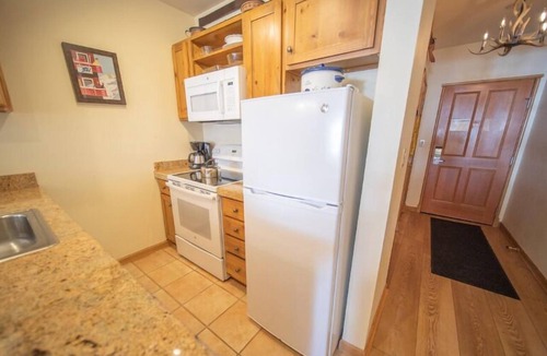 Keystone Condo | Updated River Run Village 2BR Black Bear condo 50yds to gondola - w/swim area!