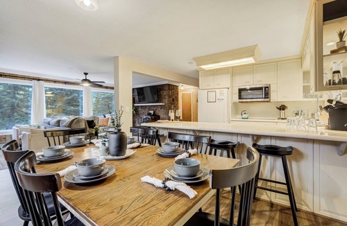 Cascade House | Upper Stone Lodge | Hot Tub & Game Room| Upper Unit