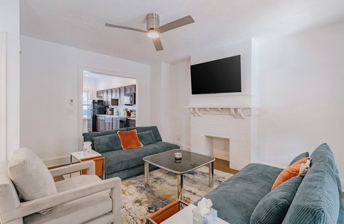 University Circle House | Upscale 5BR Stay by Little Italy, CWRU, & Downtown