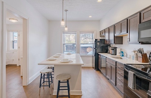 University Circle House | Upscale 5BR Stay by Little Italy, CWRU, & Downtown