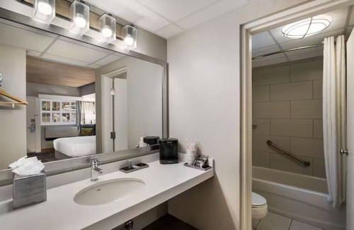 Glenwood Springs Hotel | Upscale Colorado Escape w/Heated Pool | Spa Access | Free Breakfast