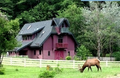 Berry Glenn House | Upscale Farmhouse Cabin Encircled by Redwoods, Northern California