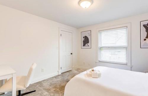 Detroit - Shoreway House | Upscale Historic Home near Downtown, Hall of Fame, Beach, Arenas