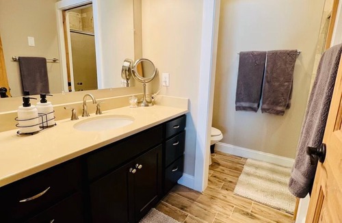 Golden House | Upscale Loft Across from Mines Campus, 2 Blocks to Downtown Golden & Clear Creek
