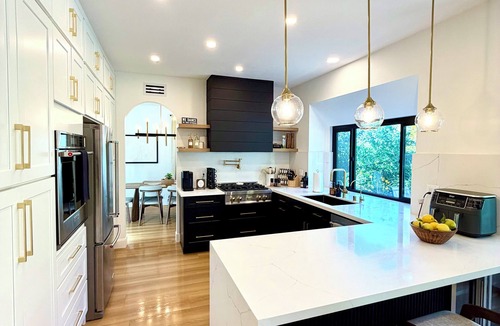Santa Clarita House | Upscale Modern 4BR/3BA Private Oasis w/Hot Tub close to Six Flags Magic Mountain