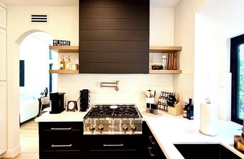 Santa Clarita House | Upscale Modern 4BR/3BA Private Oasis w/Hot Tub close to Six Flags Magic Mountain
