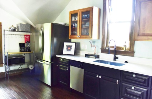 Highland Cottage | Urban Oasis Guesthouse: with Hot Tub & Firepit, Highlands, sleeps 8