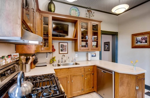 Baker House | Urban Perfection! Quiet Location, Historic, City Vibe