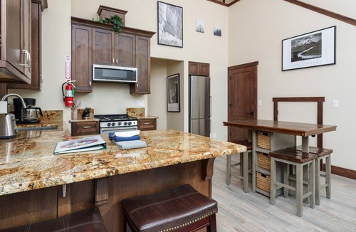 Yosemite National Park Cabin | Devonshire - Aberdeen