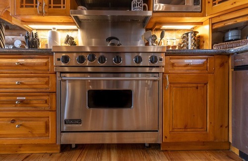 Mountain Village Cabin | Ute Lodge | Hot Tub, Walk to Trails, Big Views!