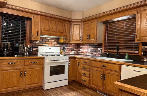 Hinckley House | Vacation Home with Hot Tub