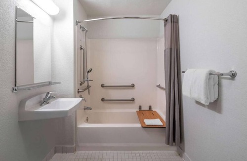 North State Hotel | Vagabond Inn - Santa Barbara