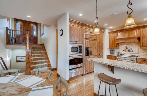 Intermountain House | Vail 5-Bedroom Luxury Residence with Hot Tub
