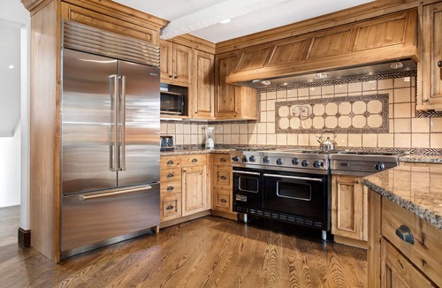 Vail House | Vail Luxury on Mountain Rental -Ski in/Ski out sleeps up to 16 people.