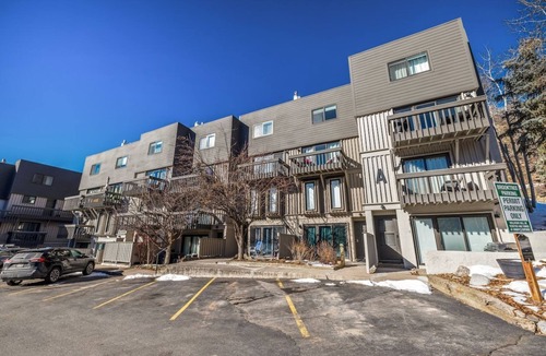 Vail Condo | Vail View Condo - Close to Village & Dog Friendly