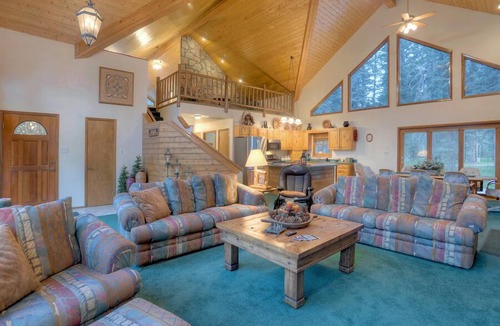 Bayfield House | Vallecito Retreat | Sleeps 16 | Pool Table, Large Yard
