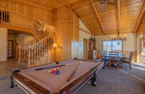 The Village Villa | Valley View Cabin