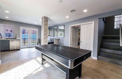 Las Vegas House | Vegas Living Gorgeous Home with Pool Near The Strip