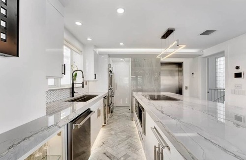 South Beach House | Versace Mansion Neighbor (Floor 1,2,3) Sleeps 21