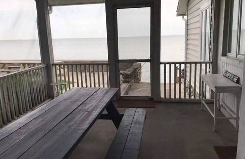 Gypsum House | Very private, waterfront, 1 acre, family friendly