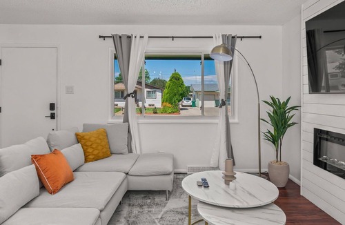 Pueblo House | Vibrant Family Home w. Gameroom