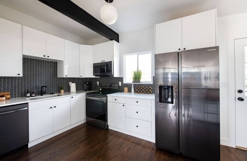 Lamar Heights Area House | Vibrant MCM Home: Hot Tub, Groups
