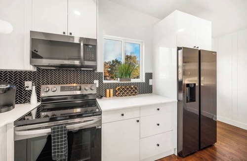 Lamar Heights Area House | Vibrant MCM Home: Hot Tub, Groups