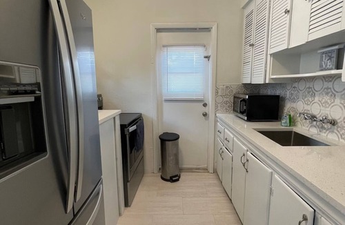 Poinciana Park House | Victoria's Paradise-Close to Whole Foods, Airport, Cruise port