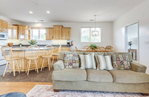 Tropic House | Viewing Deck! Scenic Tropic Sanctuary w/Hot Tub