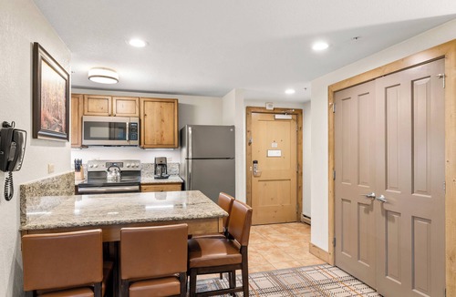 Peak 9 Condo | Views! Steps to Quicksilver & Main St, Ski In/Out. Marriott Mountain Valley Lodg