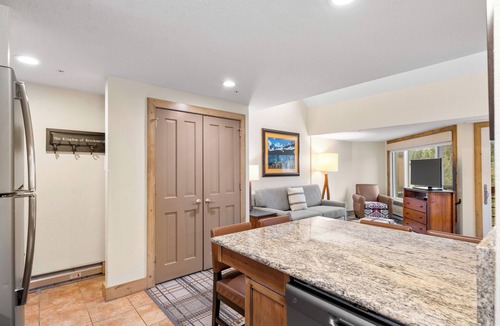 Peak 9 Condo | Views! Steps to Quicksilver & Main St, Ski In/Out. Marriott Mountain Valley Lodg