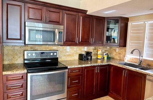 Imperial Point House | Villa Bella -Familly-Home w/Heated Pool, near to the Beach