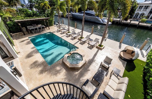Seven Isles Villa | Villa Tropical, Waterfront location off Las Olas in Seven Isles