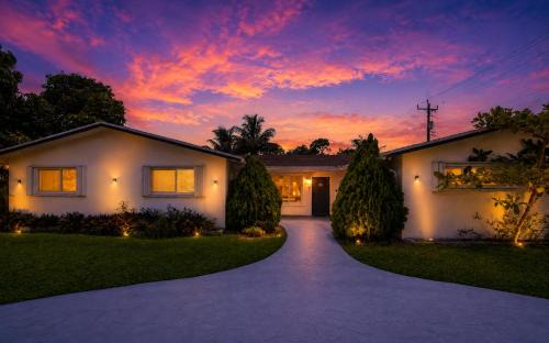Pembroke Pines House | Villa Velvet - Heated Pool & Minutes to Beaches