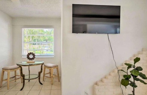 Boynton Beach Villa | Villa - W Ocean Ave · Cheerful 2 bedroom Villa with Pool