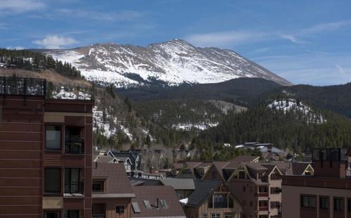 Peak 9 Apartment | Village at Breckenridge 4604 Sunny Ski in & Out King Studio Open Hot Tubs & Pool