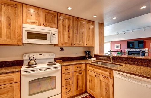 Peak 9 Condo | Village Penthouse At Wetterhorn Condo: Ski-In/Out