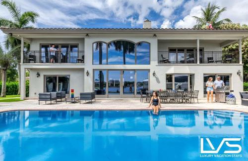 Sunrise Key House | VillaKey- LUXE Waterfront Villa 5Min to Beach