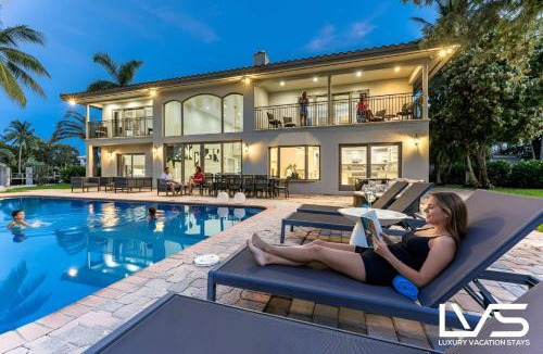 Sunrise Key House | VillaKey- LUXE Waterfront Villa 5Min to Beach