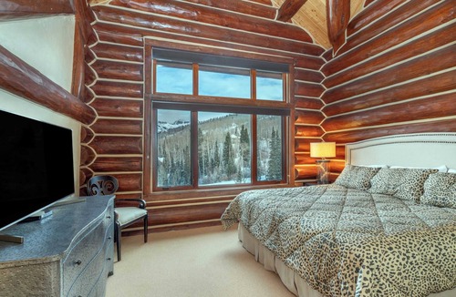 Mountain Village Cabin | Villas At Tristant 137 by Avantstay Ski In/Ski Out Home + Private Hot Tub + Panoramic Views