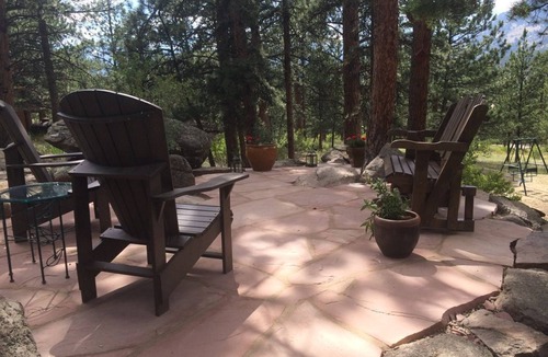 Estes Park House | VIntage cabin/1.5 acres/mountain views