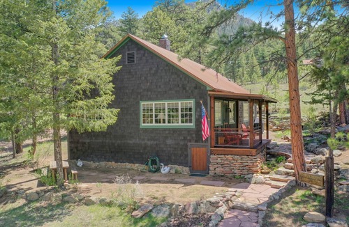 Estes Park House | VIntage cabin/1.5 acres/mountain views