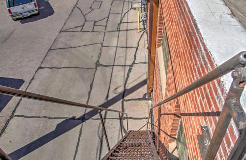Laramie Apartment | Vintage Downtown Laramie Apartment w/Deck!