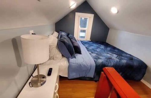 Cleveland House | W33 Entire House| 6BR | Sleeps upto 14!