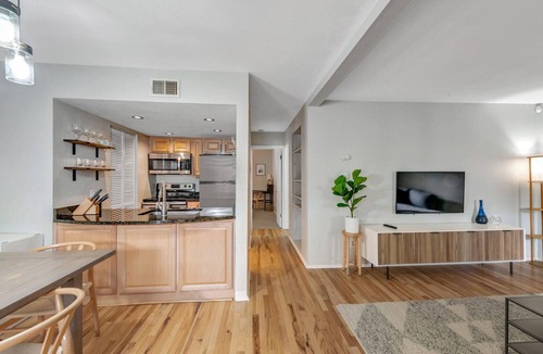 Newlands Apartment | Walk Downtown and to Hiking! Spacious 1 bedroom