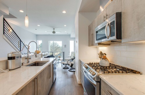 Highland House | Walk to Bars! LoHi City-View Haven w/Hot Tub